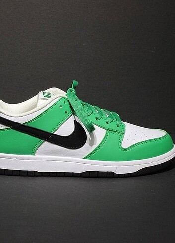 43 Beden yeşil Renk NIKE SB DUNK LOW PRO. İÇ ETİKETLİ İTHAL ÜRÜN QR KODLU ETİKETLİ 