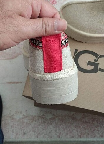 38 Beden beyaz Renk UGG TAZZ PLATFORM ithalkalite ayarında..tam kalıptir.Rahat ve k