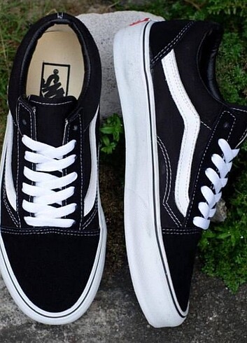 44 Beden siyah Renk Vans old skool tam kalıp.kendi kutusunda.özel üretim arka kısmı 