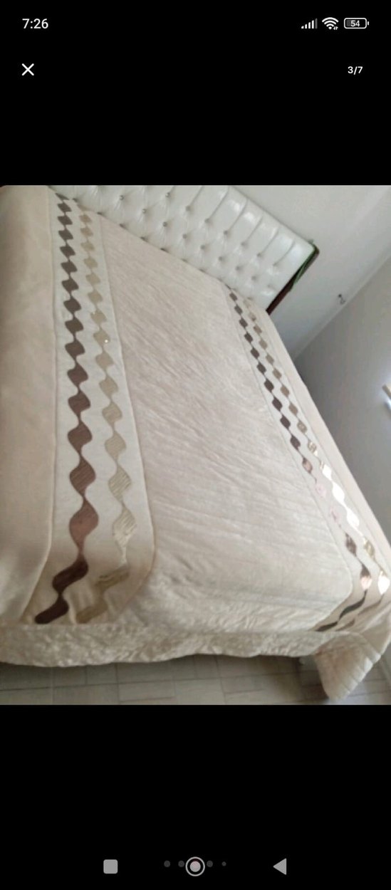 Nakışlı Beyaz Parlak Yatak Örtüsü ve fon perdeler - Görsel 3