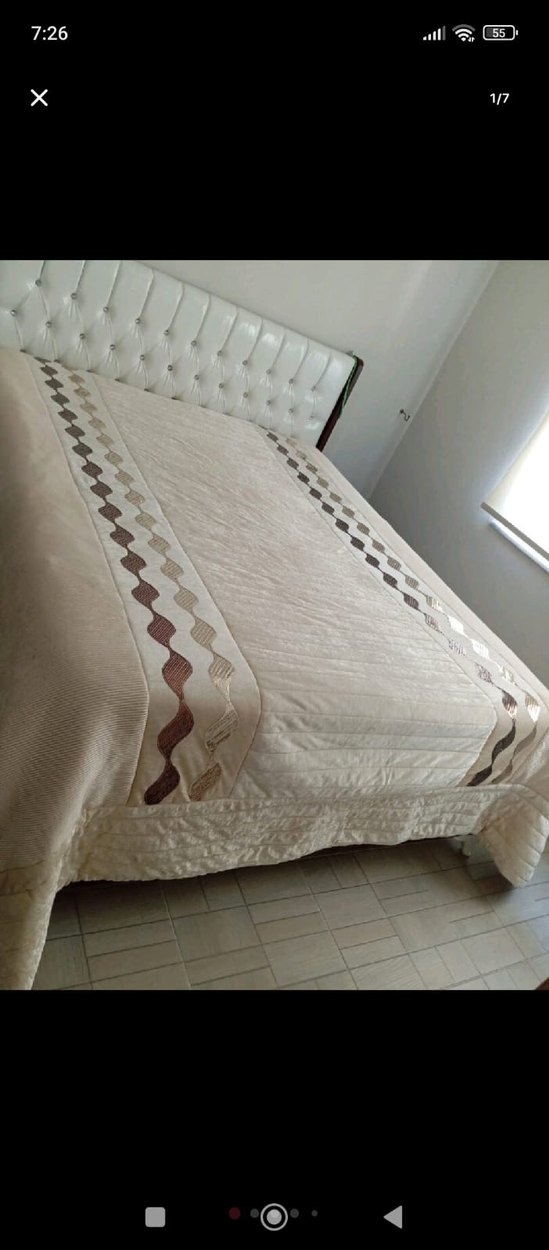 Nakışlı Beyaz Parlak Yatak Örtüsü ve fon perdeler - Görsel 2