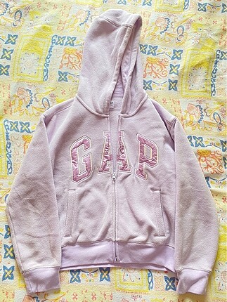 GAP sweatshirt