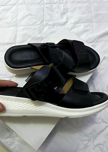 İnci Siyah Parlak Dolgu Topuklu Kadın Terlik - Görsel 2