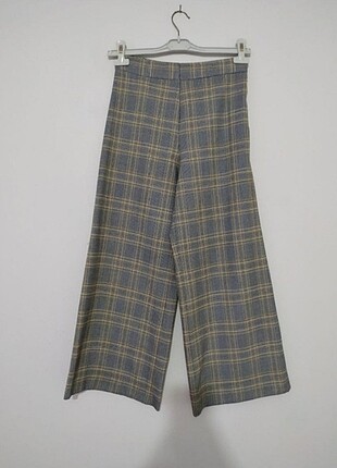 Bilek boy Pantalon ve çizgili gömlek