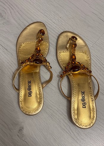 Gold renkli taşlı terlik