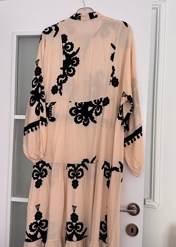 Bohem Siyah Nakışlı Uzun Beyaz Elbise - Görsel 4