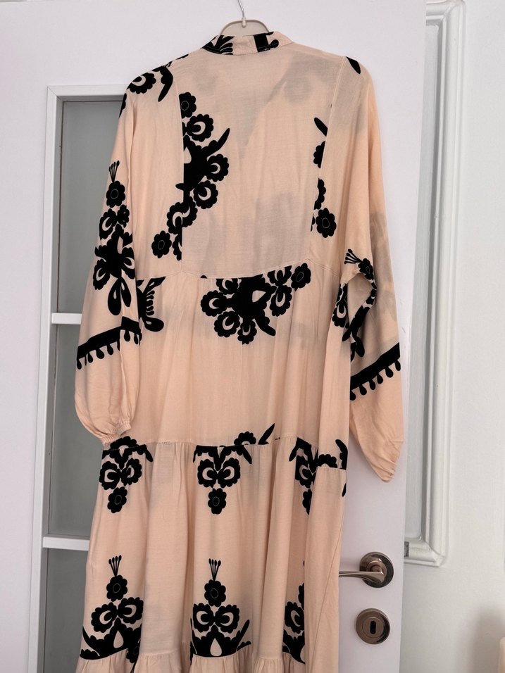 Bohem Siyah Nakışlı Uzun Beyaz Elbise - Görsel 4