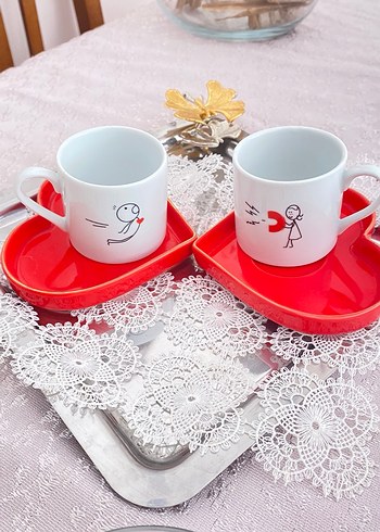 Kırmızı Kalp Tabaklı Sevimli Çift Fincan