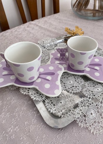 Beyaz ve Pastel Mor Puantiyeli Fincan Seti