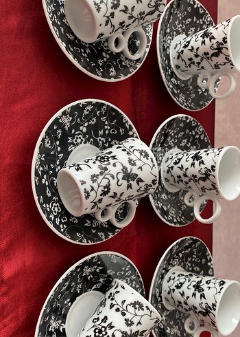 Siyah Beyaz Çiçek Desenli Kahve Fincanı Takımı