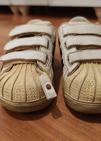 26 Beden beyaz Renk Adidas çocuk ayakkabısı