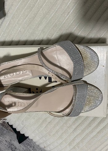 Gri Kemerli Blok Topuklu Kadın Abiye Ayakkabı - Görsel 2