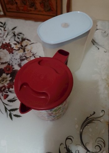 Tupperware Renkli Kırmızı Kapaklı Plastik Sürahi