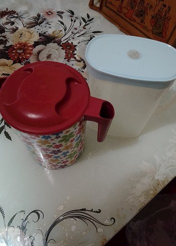 Beden kırmızı Renk Renkli Kırmızı Kapaklı Plastik Sürahi