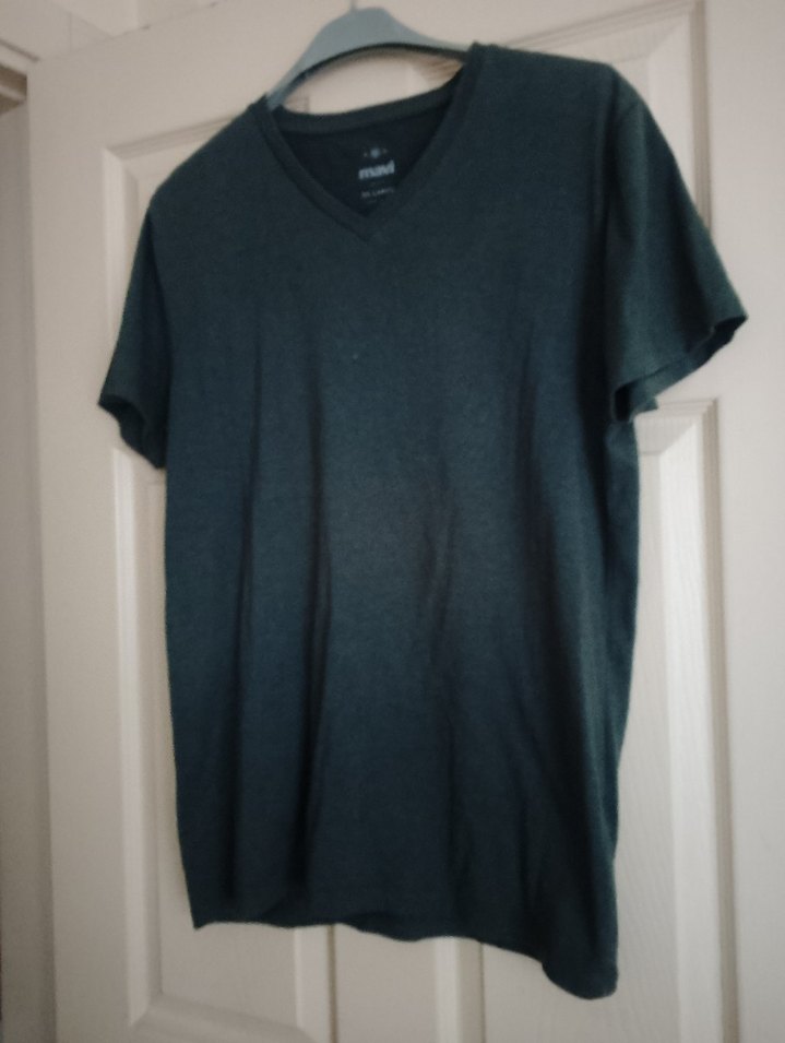 Gri V Yakalı Keten Erkek Tişört - Görsel 2