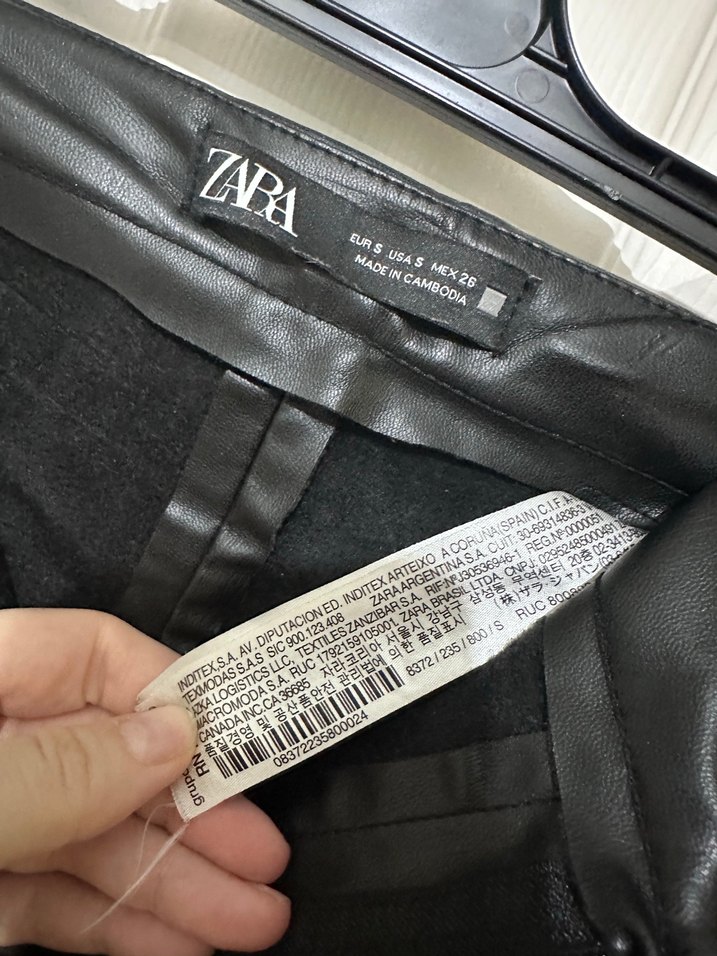 Siyah Deri Dar Kesim Kadın Pantolon - Görsel 3