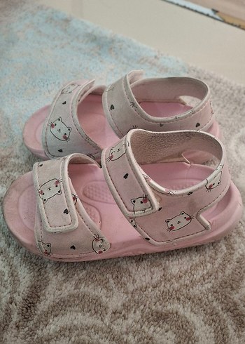 25 Beden Kız Çocuk Pembe Baskılı Tokalı Terlik
