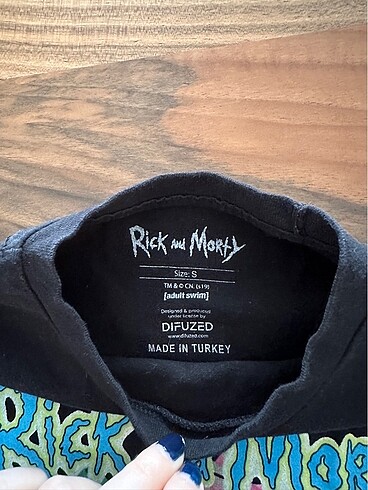 s Beden Rick and Morty Tişört