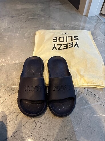 Yeezy Siyah Simli Terlik