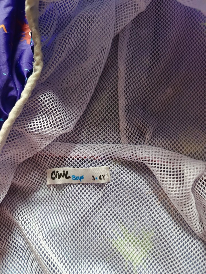 Erkek Çocuk Kapüşonlu Renkli Bağlama Desenli Yağmurluk - Görsel 3