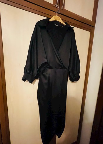 Siyah Saten  V Yaka Uzun Elbise - Görsel 2