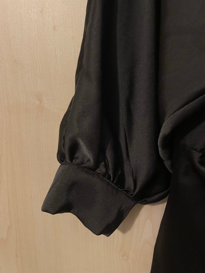 Siyah Saten  V Yaka Uzun Elbise - Görsel 3