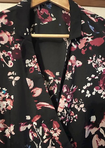 Saten kumaş V Yaka Çiçekli Kadın Tulum - Görsel 3