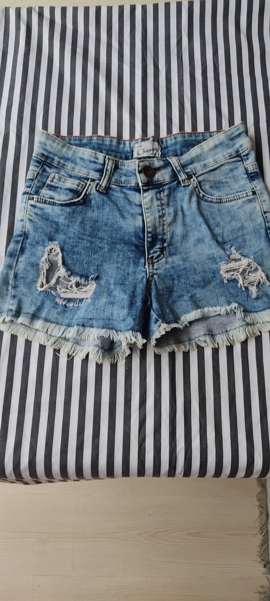 Mavi Yırtık Denim Mini Şort 8 10 yaş olur likralı - Görsel 2