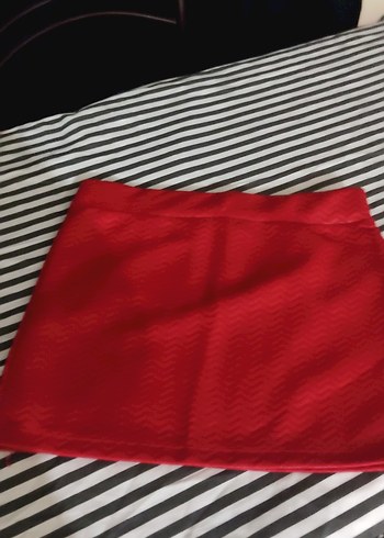 Kırmızı mini etek deri görünümlü - Görsel 2