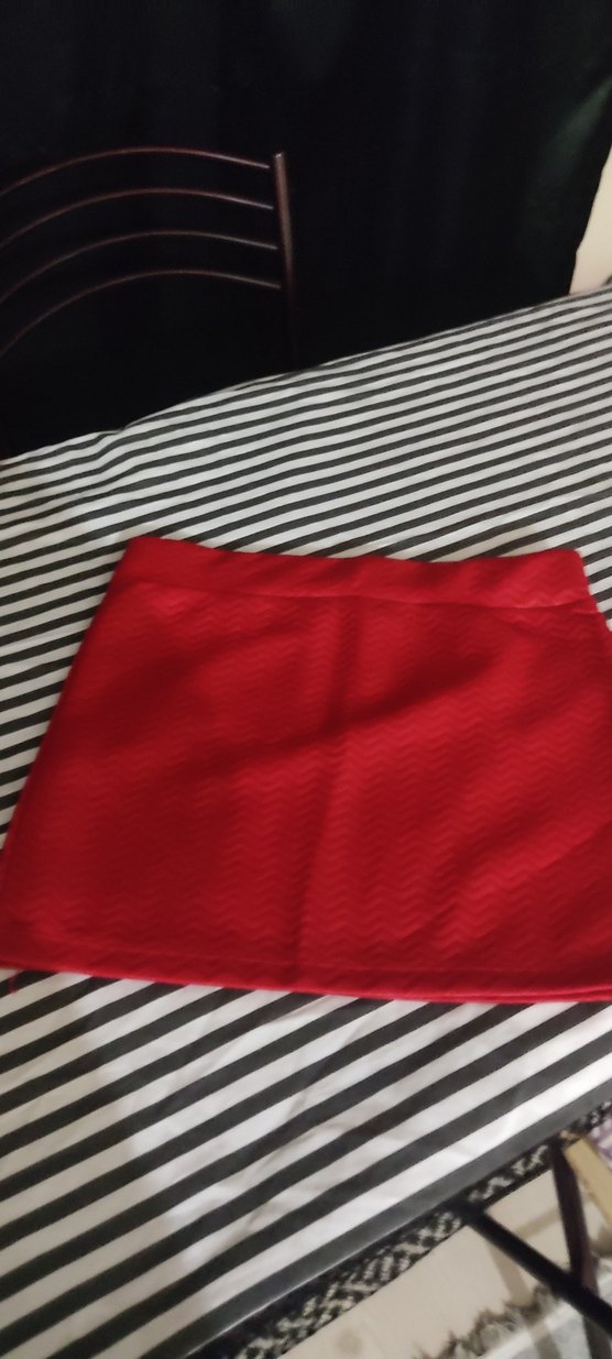 Kırmızı mini etek deri görünümlü - Görsel 2