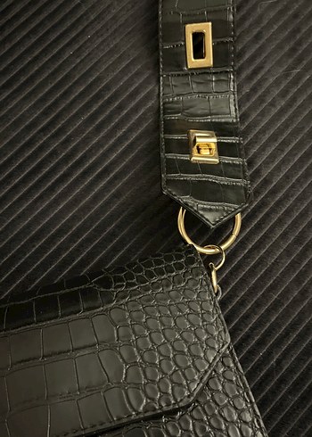 Siyah Deri Yılan Desenli Tokalı Kadın Çanta - Görsel 3