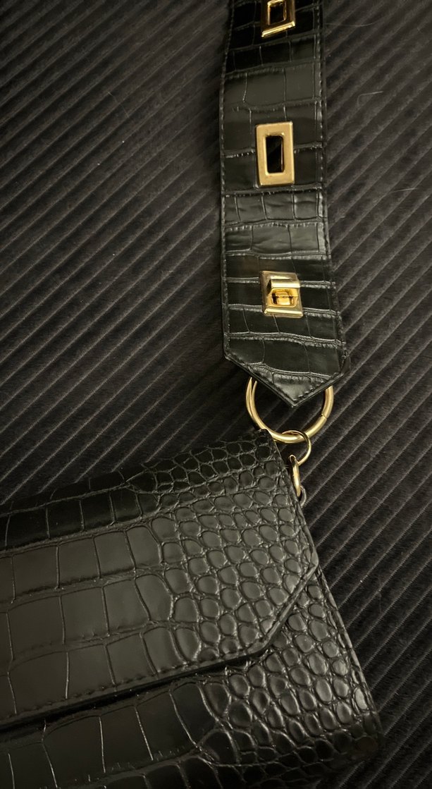 Siyah Deri Yılan Desenli Tokalı Kadın Çanta - Görsel 3