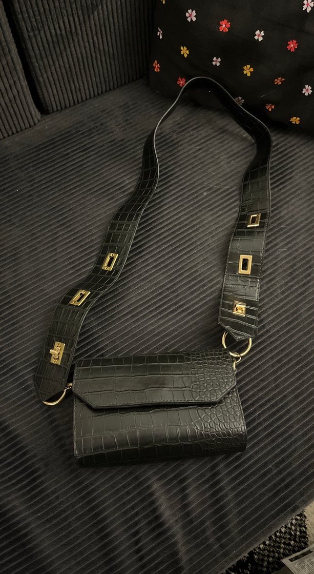 Siyah Deri Yılan Desenli Tokalı Kadın Çanta - Görsel 2