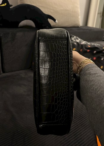 Kemer Detaylı Siyah Yılan Derisi Desenli Deri Çanta - Görsel 3