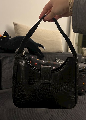Kemer Detaylı Siyah Yılan Derisi Desenli Deri Çanta - Görsel 2