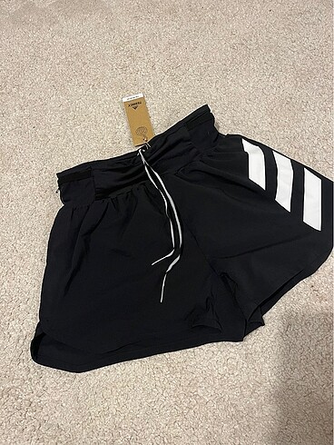 Adidas yeni seri şort