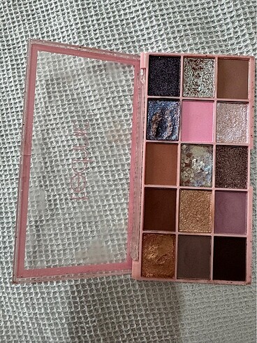 Maybelline TECHNIC UNCONTIONAL FAR PALETİ
