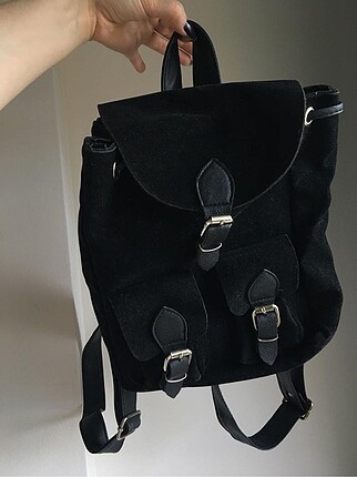 Siyah sırt çantası