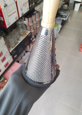 Beden Ahşap Saplı Konik Mutfak Rende