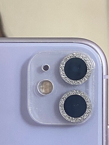Iphone 11 kamera lensi ışıltılı