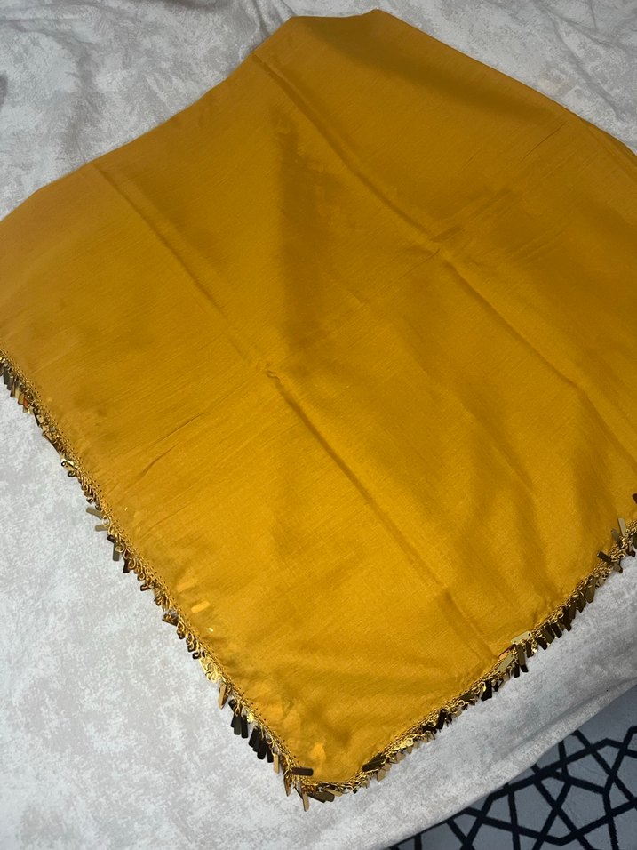 Sarı İpeksi Kadın Fular - Görsel 2