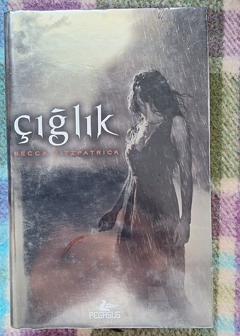 Hush Hush Serisi Ciltli Kitaplar (3 kitap)