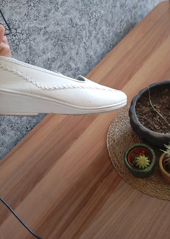 Beyaz Düğmeli Loafer Ayakkabı