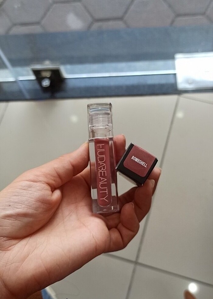 Huda beuty  ruj parlatıcı - Görsel 2