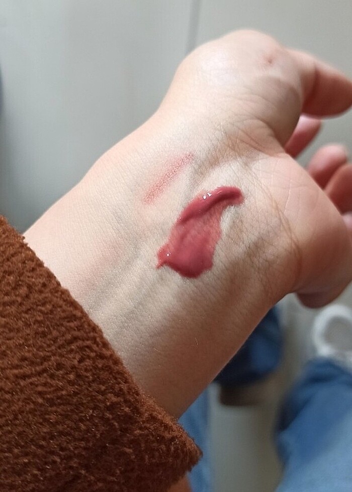 Huda beuty  ruj parlatıcı - Görsel 3