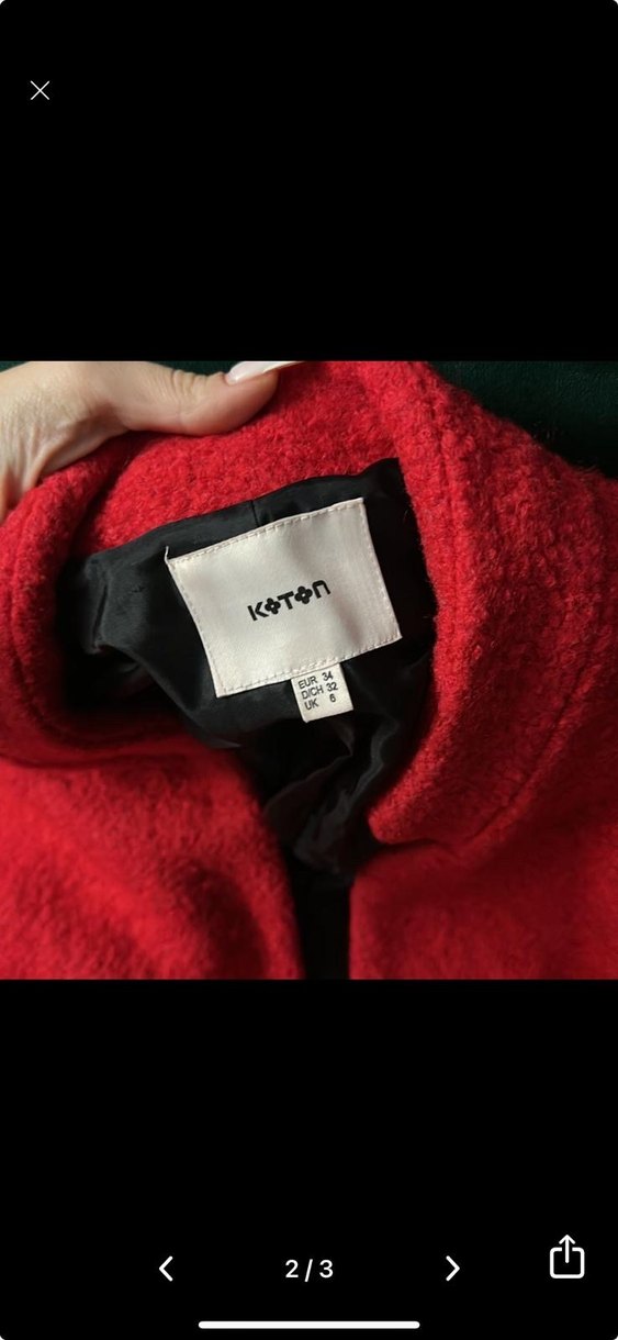 Kırmızı Düğmeli Kaban - Görsel 3