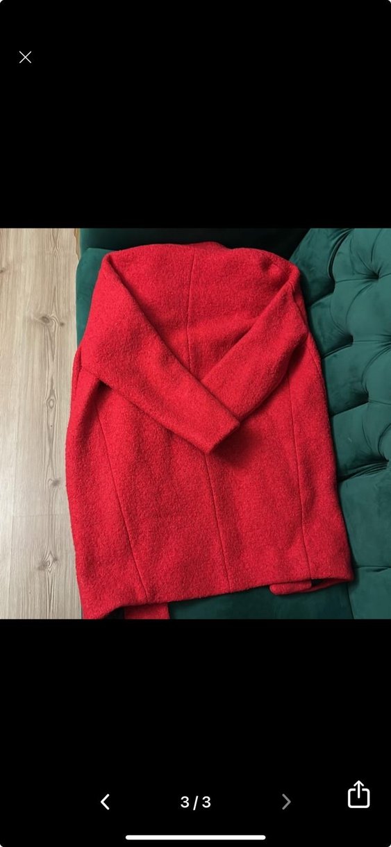 Kırmızı Düğmeli Kaban - Görsel 2