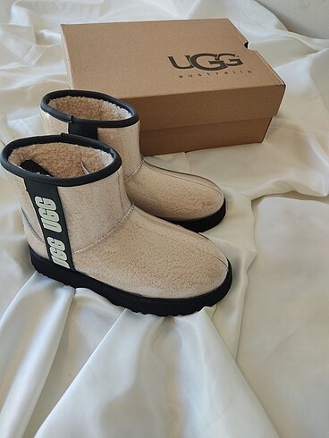 39 Beden Ugg bot waterproof