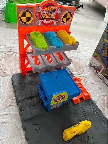  Hotwells monster trucks