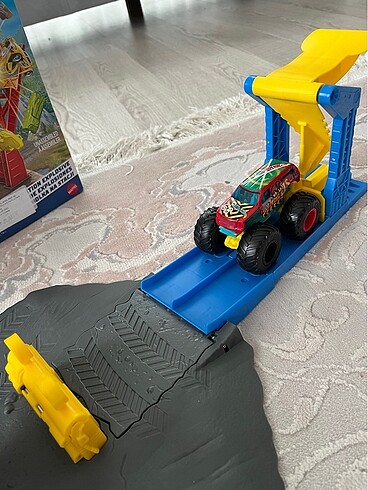  Beden Hotwells monster trucks